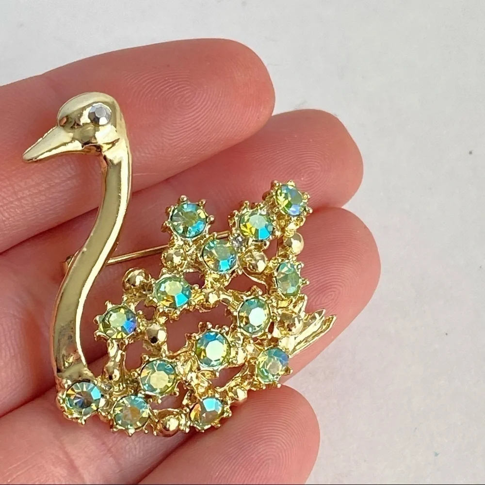 Vintage swan brooch
